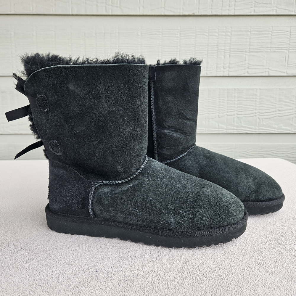 UGG Bailey Bow II Black Suede Sheepskin Winter Boot Women SZ 9 Pull On